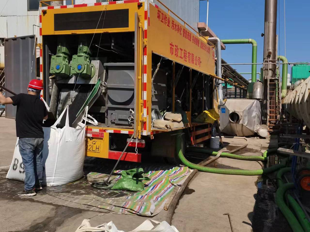 新邱淤泥压干处理